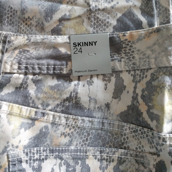 Lane Collection 👖NEW Platinum Denim Skinny Jeans Plus Size - Picture 10 of 13